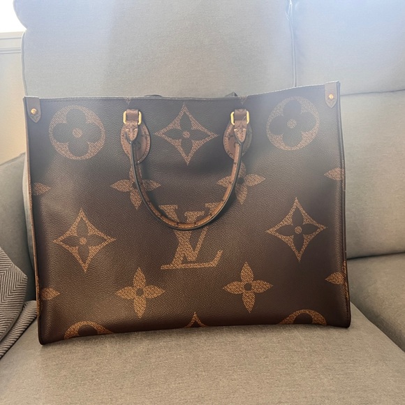 Beautiful Louis Vuitton Reverse On the go GM tote bag! - Picture 9 of 14